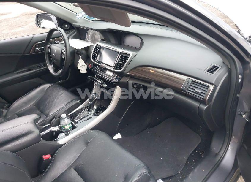 Photo 5 of 2016 Honda Accord SEDAN (VIN 1HGCR2F80GA026776)