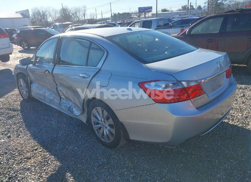 Photo 3 of 2013 Honda Accord SDN (VIN 1HGCR2F81DA043856)