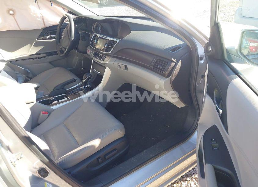 Photo 5 of 2013 Honda Accord SDN (VIN 1HGCR2F81DA043856)