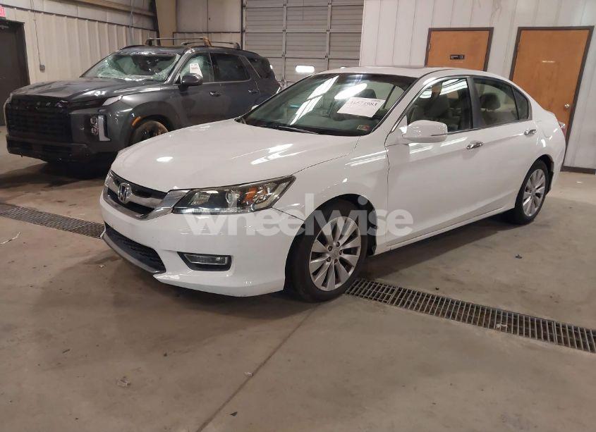 Photo 2 of 2013 Honda Accord EX-L (VIN 1HGCR2F81DA087470)