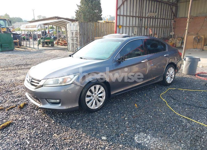 Photo 2 of 2013 Honda Accord EX-L (VIN 1HGCR2F81DA117650)