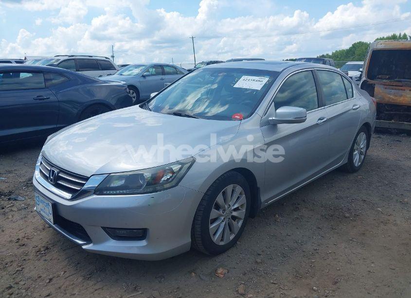 Photo 2 of 2015 Honda Accord EX-L (VIN 1HGCR2F81FA064578)
