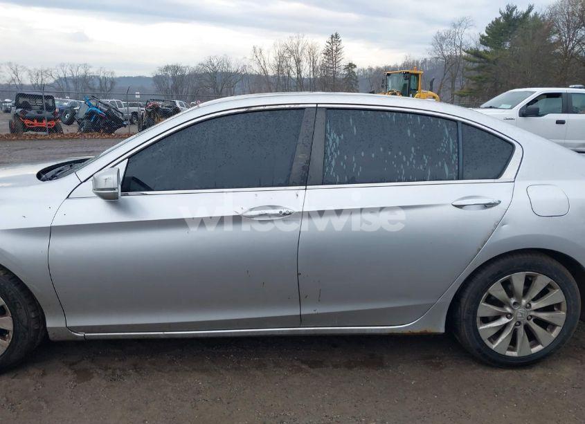 Photo 14 of 2015 Honda Accord EX-L (VIN 1HGCR2F81FA154961)