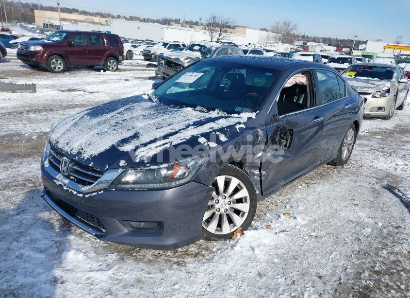 Photo 2 of 2015 Honda Accord EX-L (VIN 1HGCR2F81FA170397)