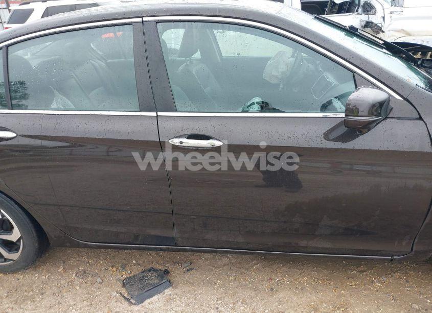 Photo 14 of 2017 Honda Accord EX-L (VIN 1HGCR2F81HA037528)