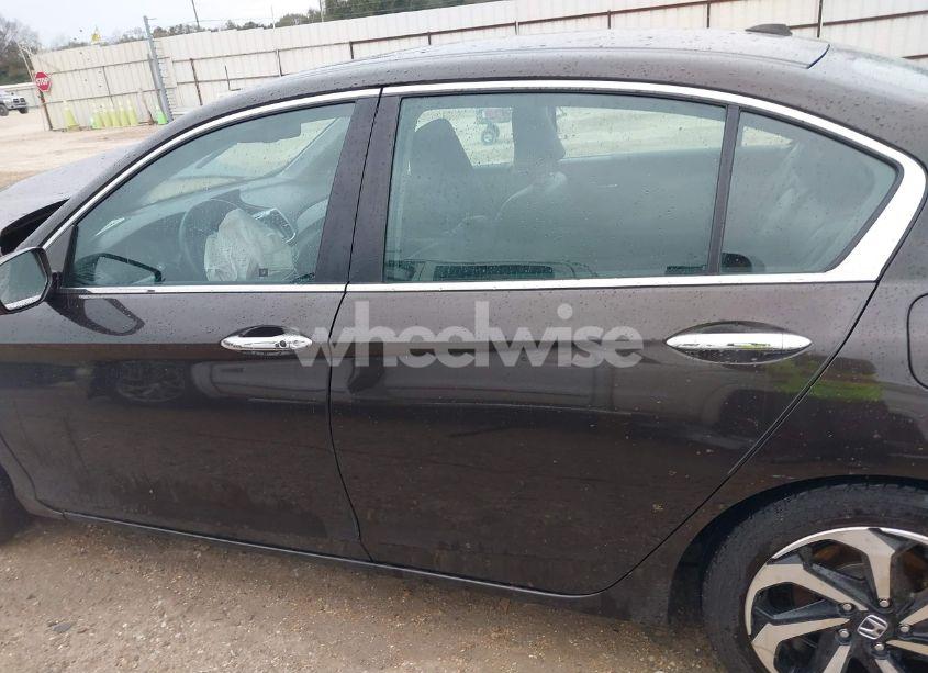 Photo 15 of 2017 Honda Accord EX-L (VIN 1HGCR2F81HA037528)