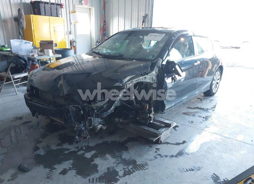 Photo 2 of 2013 Honda Accord EX-L (VIN 1HGCR2F82DA035443)
