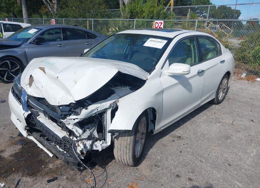 Photo 2 of 2015 Honda Accord EX-L (VIN 1HGCR2F82FA005474)