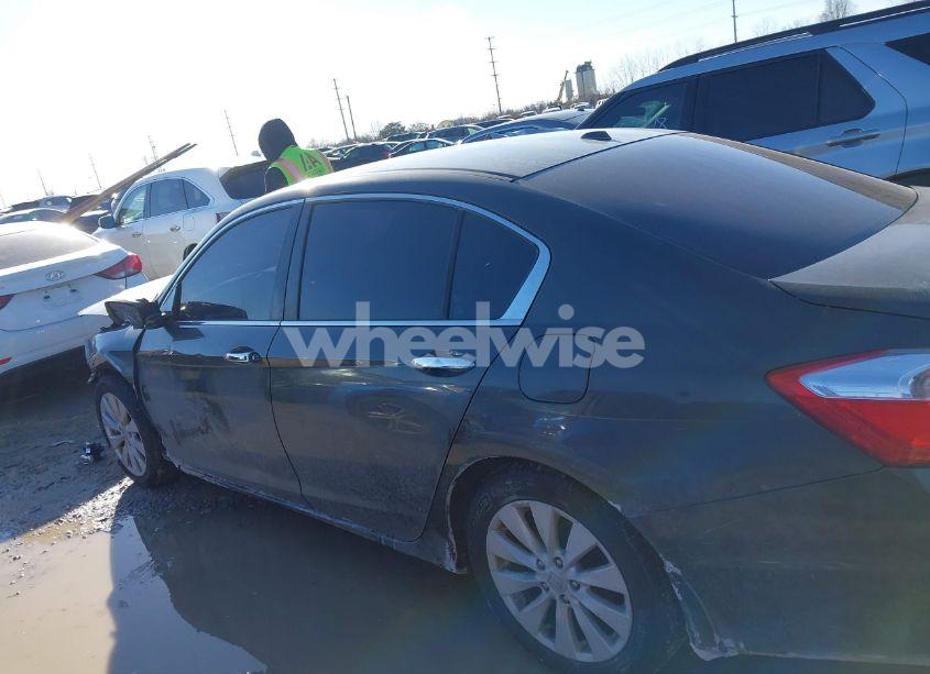 Photo 13 of 2015 Honda Accord EX-L (VIN 1HGCR2F82FA038328)