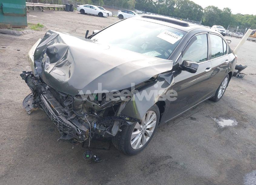 Photo 2 of 2015 Honda Accord EX-L (VIN 1HGCR2F82FA120172)