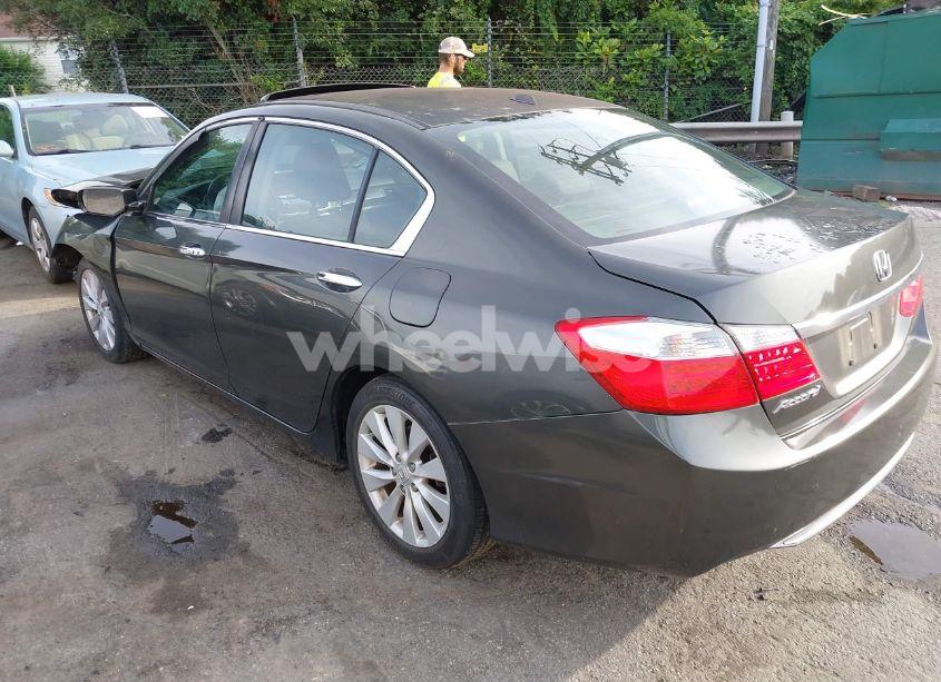 Photo 3 of 2015 Honda Accord EX-L (VIN 1HGCR2F82FA120172)