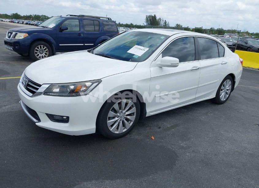 Photo 2 of 2015 Honda Accord EX-L (VIN 1HGCR2F82FA125453)