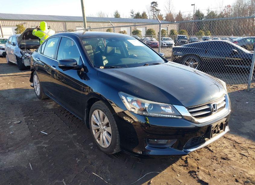 2015 Honda Accord EX-L (VIN 1HGCR2F82FA198497) main photo