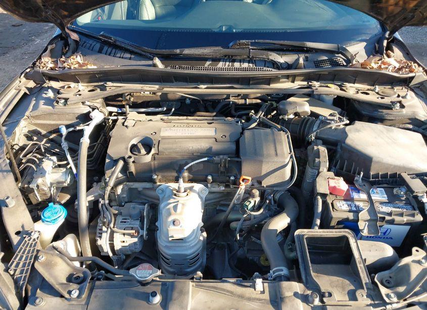 Photo 10 of 2015 Honda Accord EX-L (VIN 1HGCR2F82FA198497)