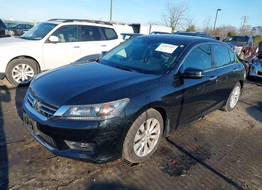 Photo 2 of 2015 Honda Accord EX-L (VIN 1HGCR2F82FA198497)