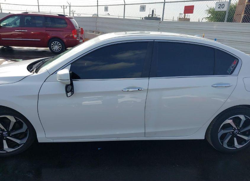 Photo 15 of 2016 Honda Accord EX-L (VIN 1HGCR2F82GA043577)