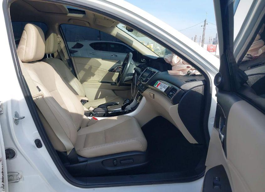 Photo 5 of 2016 Honda Accord EX-L (VIN 1HGCR2F82GA043577)