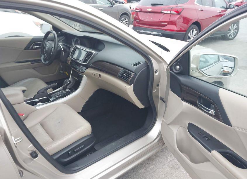 Photo 5 of 2016 Honda Accord EX-L (VIN 1HGCR2F82GA120819)