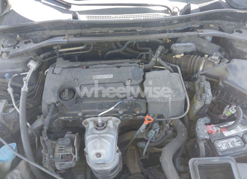 Photo 10 of 2016 Honda Accord EX-L (VIN 1HGCR2F82GA130122)