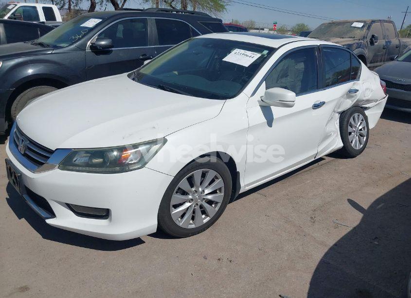 Photo 2 of 2015 Honda Accord EX-L (VIN 1HGCR2F83FA012630)