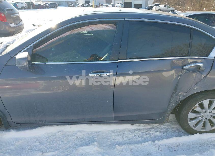 Photo 14 of 2015 Honda Accord EX-L (VIN 1HGCR2F83FA043022)