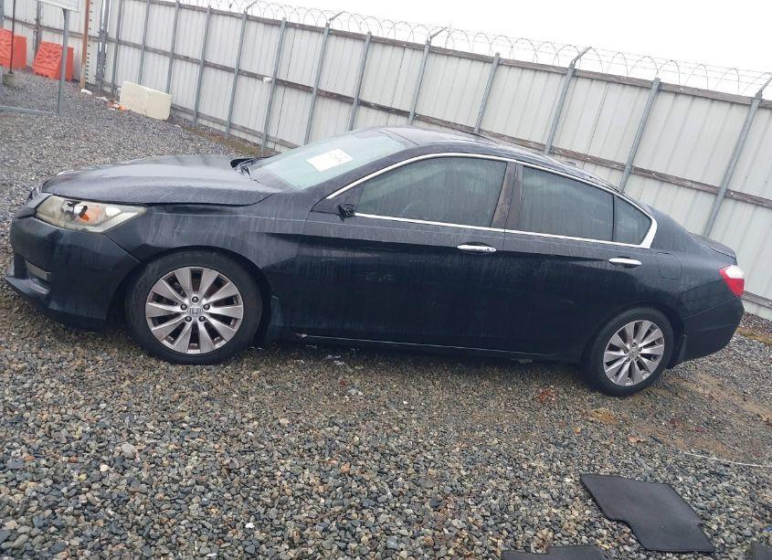 Photo 13 of 2015 Honda Accord EX-L (VIN 1HGCR2F83FA070365)