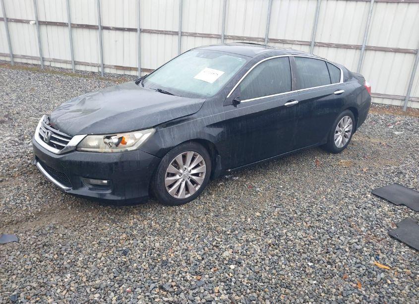 Photo 2 of 2015 Honda Accord EX-L (VIN 1HGCR2F83FA070365)