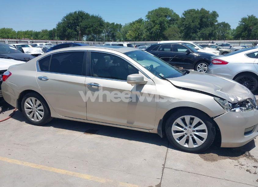 Photo 13 of 2015 Honda Accord EX-L (VIN 1HGCR2F83FA171731)