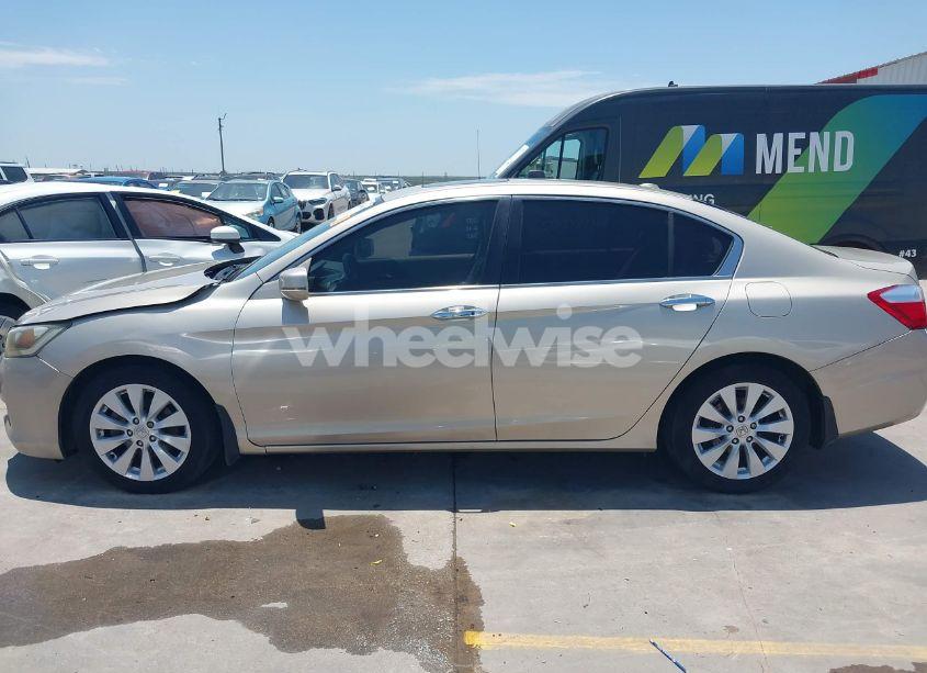 Photo 14 of 2015 Honda Accord EX-L (VIN 1HGCR2F83FA171731)