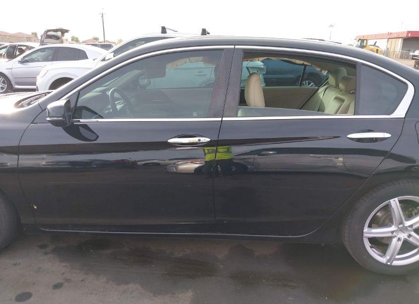 Photo 14 of 2015 Honda Accord EX-L (VIN 1HGCR2F83FA226534)