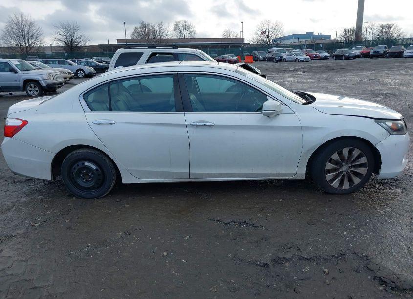 Photo 13 of 2015 Honda Accord EX-L (VIN 1HGCR2F83FA232947)