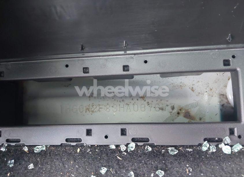 Photo 9 of 2017 Honda Accord EX-L (VIN 1HGCR2F83HA067677)