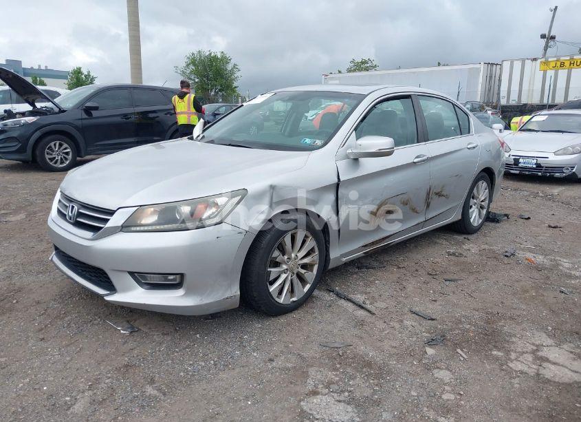 Photo 2 of 2013 Honda Accord EX-L (VIN 1HGCR2F84DA154062)