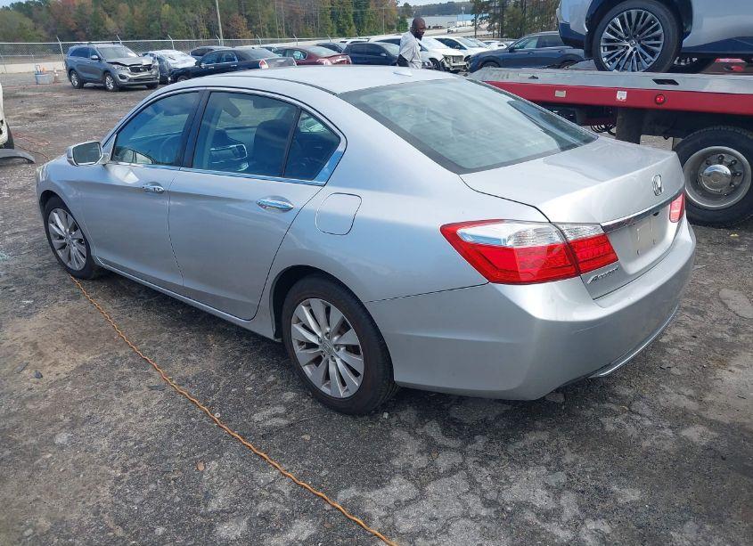 Photo 3 of 2015 Honda Accord EX-L (VIN 1HGCR2F84FA035740)