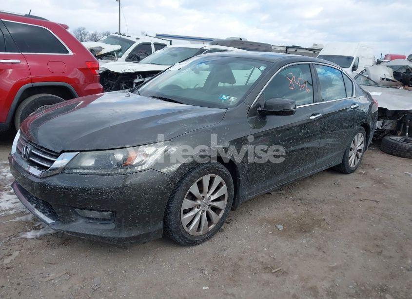 Photo 2 of 2015 Honda Accord EX-L (VIN 1HGCR2F84FA109349)