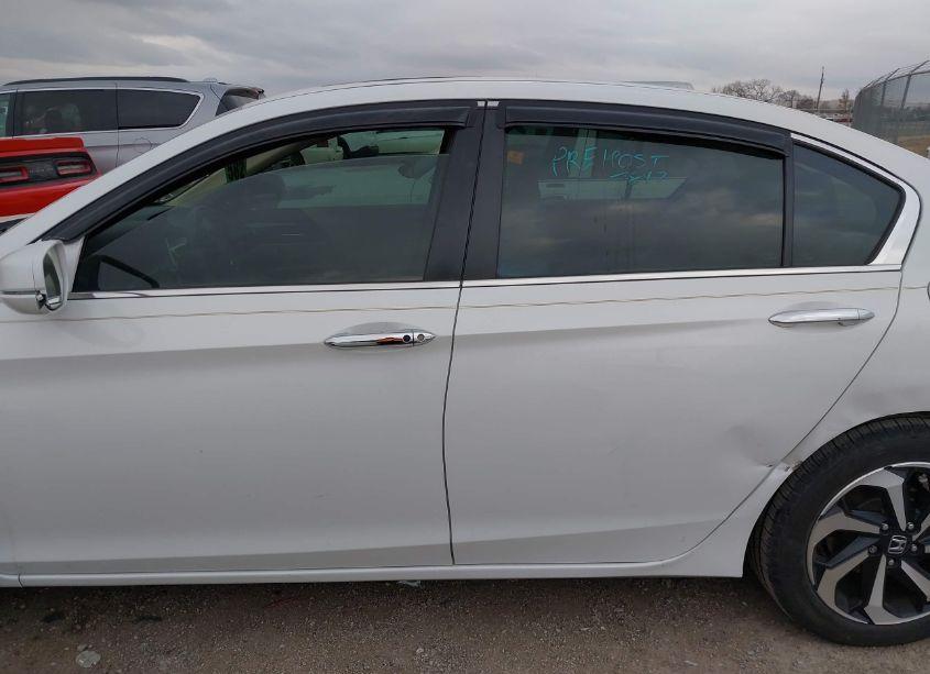 Photo 15 of 2016 Honda Accord EX-L (VIN 1HGCR2F84GA055679)