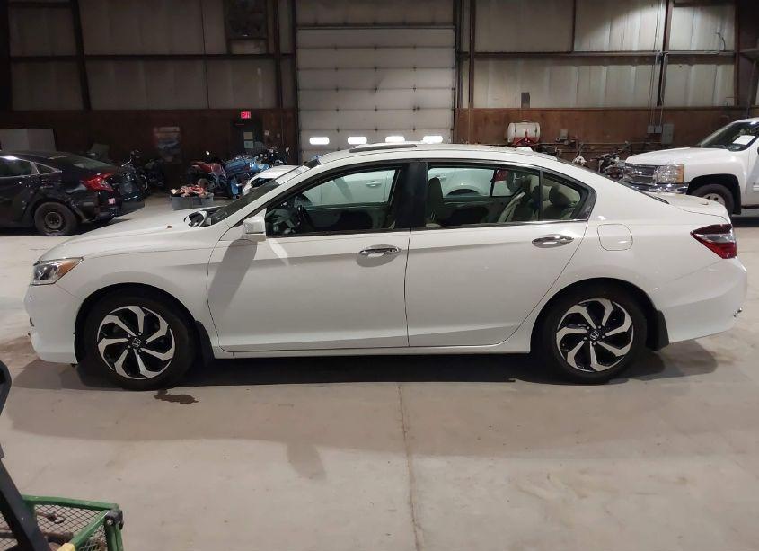 Photo 15 of 2017 Honda Accord EX-L (VIN 1HGCR2F84HA116143)