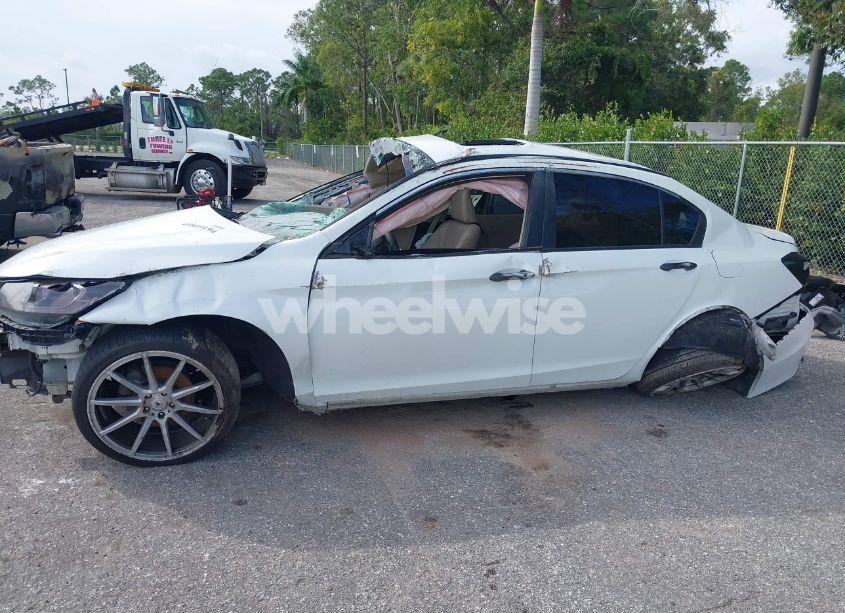 Photo 13 of 2017 Honda Accord EX-L (VIN 1HGCR2F84HA207946)