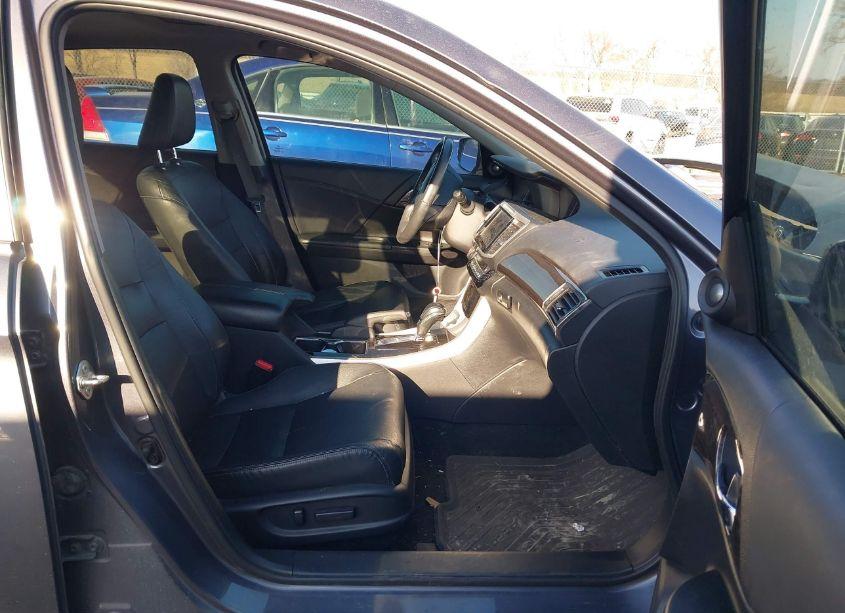 Photo 5 of 2016 Honda Accord EX-L (VIN 1HGCR2F85GA000867)