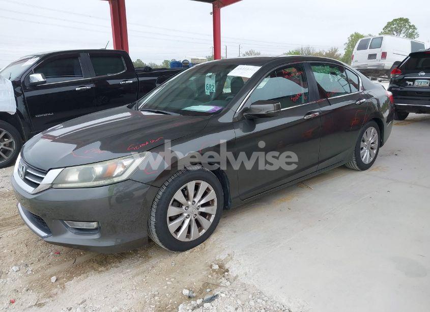 Photo 2 of 2013 Honda Accord EX-L (VIN 1HGCR2F86DA033145)