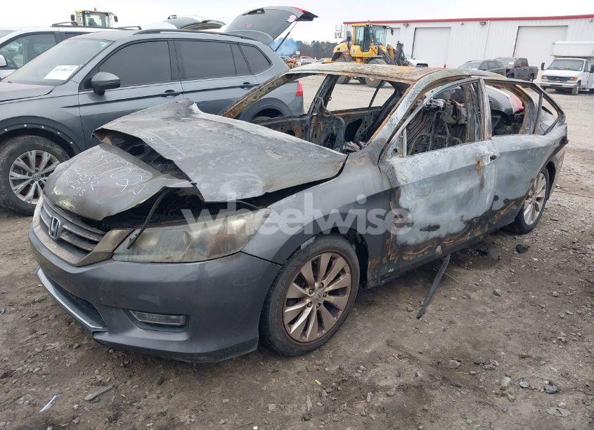 Photo 2 of 2013 Honda Accord EX-L (VIN 1HGCR2F86DA063892)