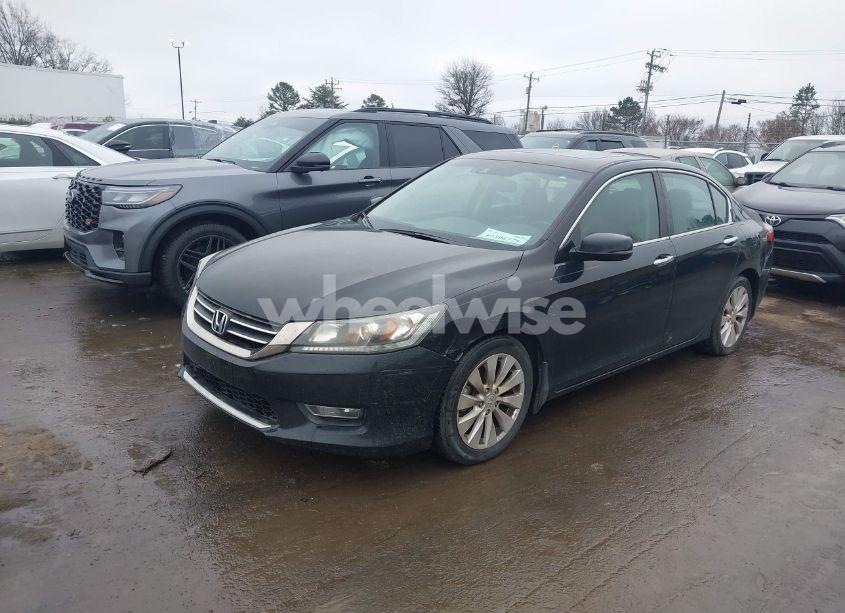 Photo 2 of 2013 Honda Accord EX-L (VIN 1HGCR2F86DA105607)