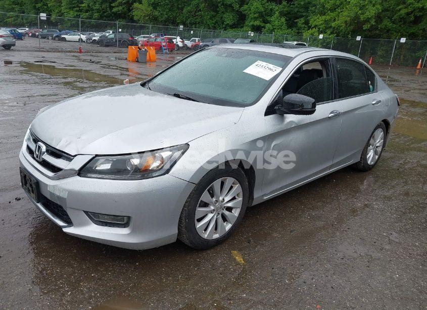 Photo 2 of 2013 Honda Accord EX-L (VIN 1HGCR2F86DA151843)
