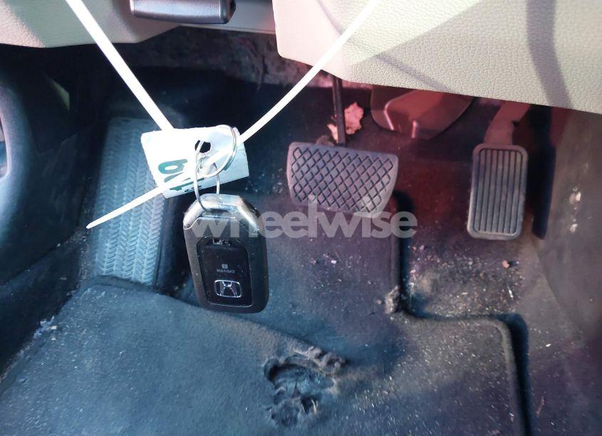 Photo 11 of 2015 Honda Accord EX-L (VIN 1HGCR2F86FA002061)