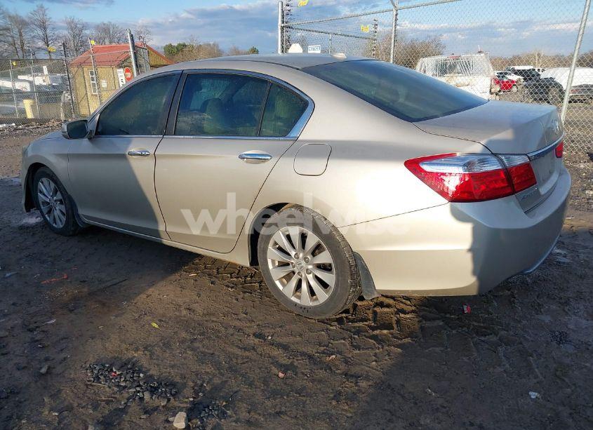 Photo 3 of 2015 Honda Accord EX-L (VIN 1HGCR2F86FA010788)