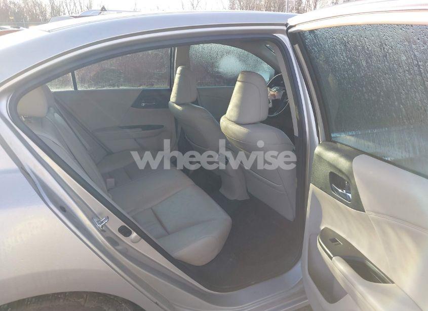 Photo 8 of 2015 Honda Accord EX-L (VIN 1HGCR2F86FA010788)