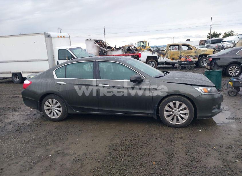 Photo 14 of 2015 Honda Accord EX-L (VIN 1HGCR2F86FA047971)