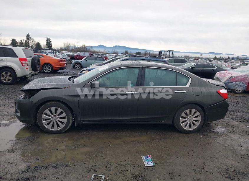 Photo 15 of 2015 Honda Accord EX-L (VIN 1HGCR2F86FA047971)