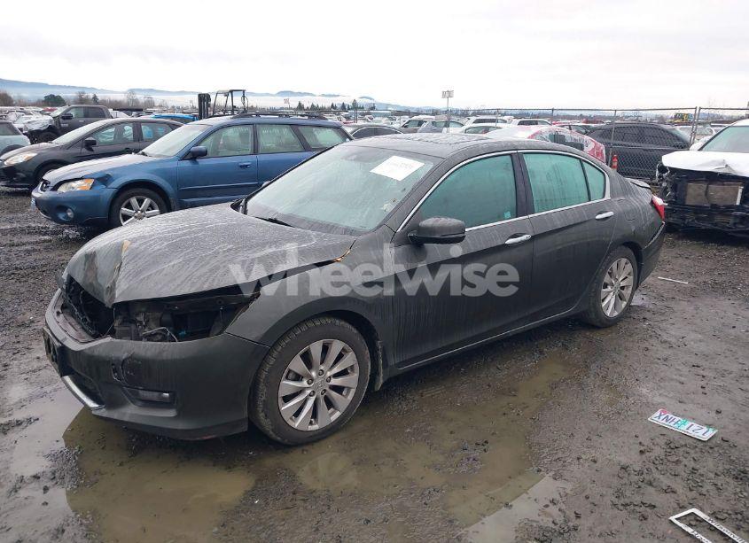 Photo 2 of 2015 Honda Accord EX-L (VIN 1HGCR2F86FA047971)