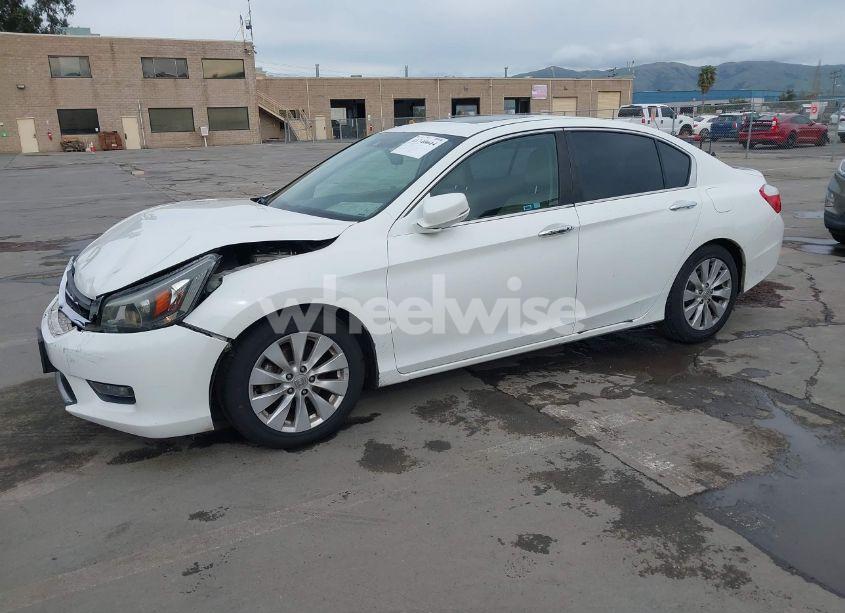 Photo 2 of 2015 Honda Accord EX-L (VIN 1HGCR2F86FA104475)